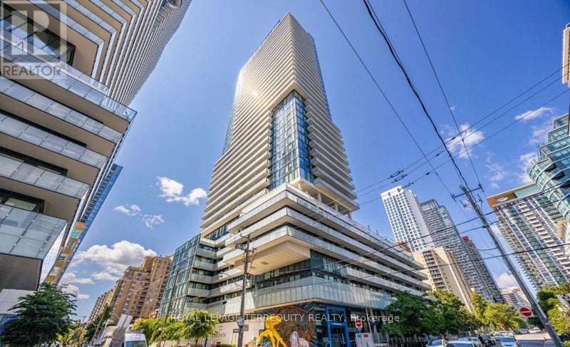 #330 161 Roehampton Avenue, Toronto (Mount Pleasant West), Ontario, M4P0C8, Toronto (Mount Pleasant West), Ontario — photo 1 of 5