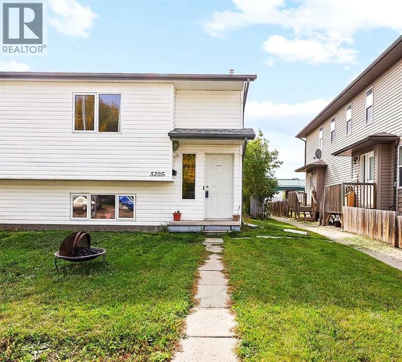 5205 52 Avenue, Camrose, Alberta, T4V4M3, Camrose, Alberta — photo 1 of 5