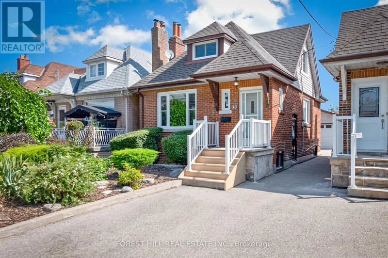 11 Yarrow Road, Toronto (Keelesdale-Eglinton West), Ontario, M6M4E2, Toronto (Keelesdale-Eglinton West), Ontario — photo 1 of 5