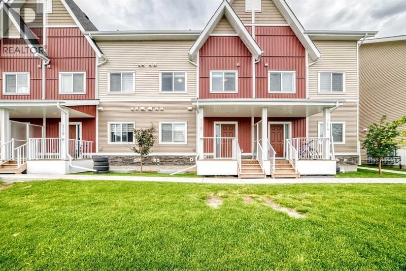 32 Red Embers Parade Northeast, Calgary, Alberta, T3N1P7, Calgary, Alberta — photo 1 of 5