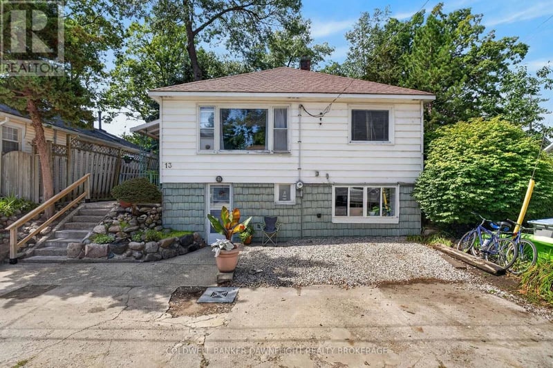 13 Warwick Avenue, Lambton Shores (Grand Bend), Ontario, N0M1T0, Lambton Shores (Grand Bend), Ontario — photo 1 of 5