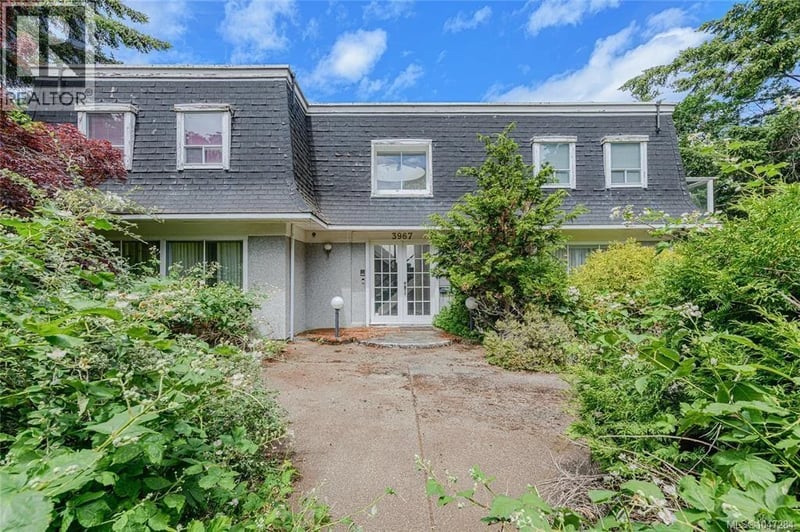 3967 Juan De Fuca Terrace, Saanich, British Columbia, V8N5W9, Saanich, British Columbia — photo 1 of 5