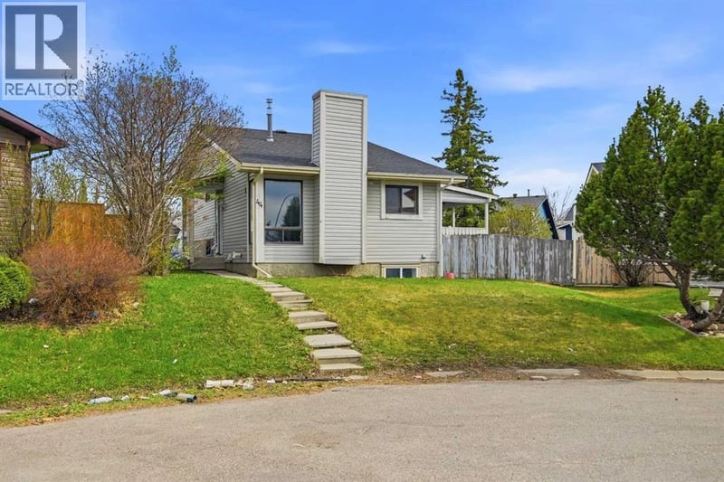44 Castleridge Close Northeast, Calgary, Alberta, T3J1Y9, Calgary, Alberta — photo 1 of 5