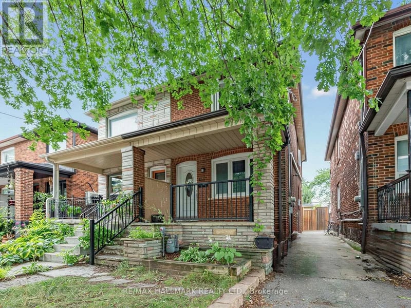 #Lower 271 Atlas Avenue, Toronto (Oakwood Village), Ontario, M6C3P8, Toronto (Oakwood Village), Ontario — photo 1 of 5
