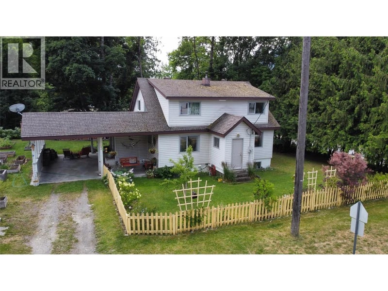 503 7TH Avenue, New Denver, British Columbia, V0G1S1, New Denver, British Columbia — photo 1 of 5