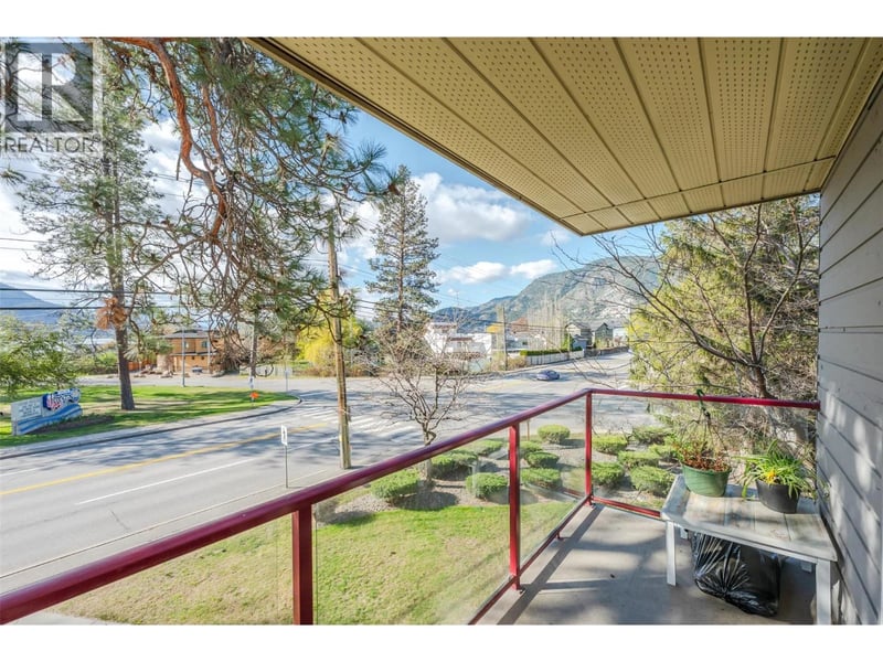 #303 110 Skaha Place, Penticton, British Columbia, V2A7L1, Penticton, British Columbia — photo 1 of 5