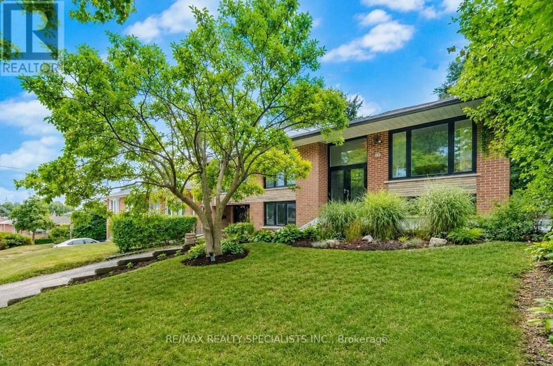 89 Alhart Drive, Toronto (Thistletown-Beaumonde Heights), Ontario, M9V2N6, Toronto (Thistletown-Beaumonde Heights), Ontario — photo 1 of 5