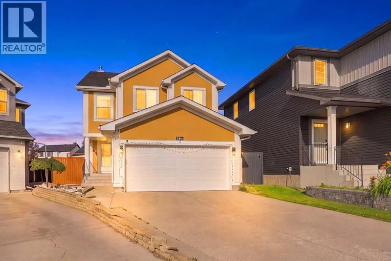 278 Martha's Manor Northeast, Calgary, Alberta, T3Y4Y6, Calgary, Alberta — photo 1 of 5