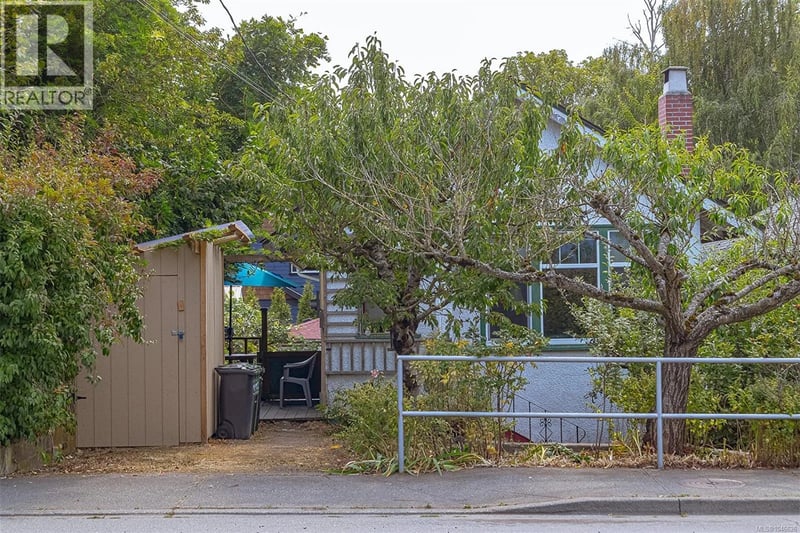 1467 Bay Street, Victoria, British Columbia, V8R2A6, Victoria, British Columbia — photo 1 of 5