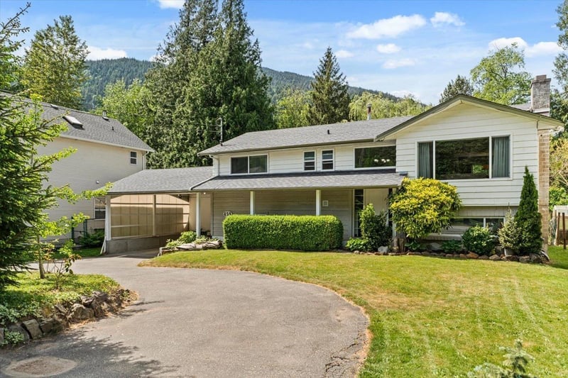 459 NAISMITH Avenue, Harrison Hot Springs, British Columbia, V0M1K0, Harrison Hot Springs, British Columbia — photo 1 of 5