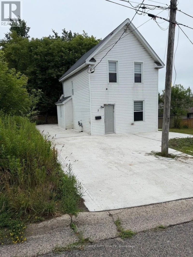7 Hearst Street, Sault Ste Marie, Ontario, P6B1J6, Sault Ste Marie, Ontario — photo 1 of 5