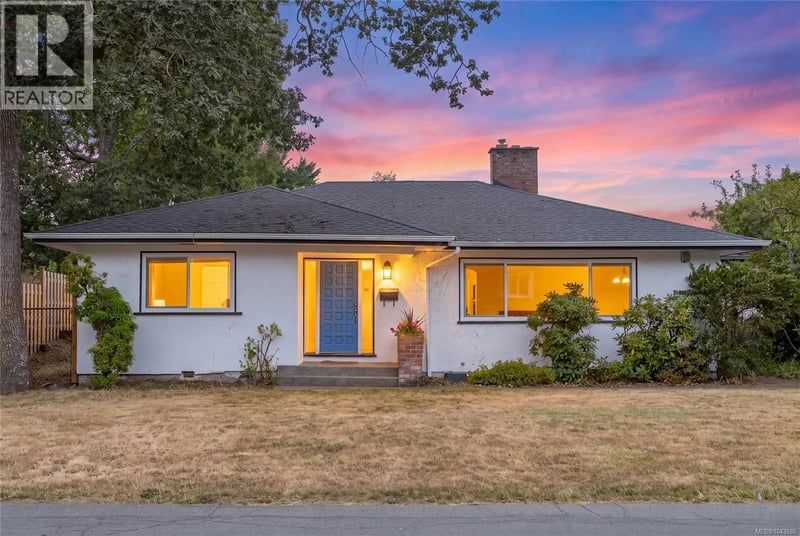 3830 Palo Alto Street, Saanich, British Columbia, V8P4S3, Saanich, British Columbia — photo 1 of 5
