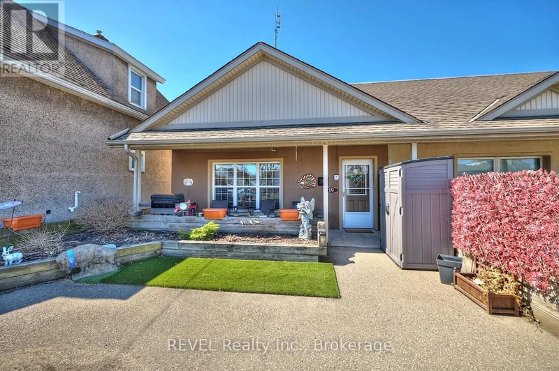 19 Knoll Street, Port Colborne (Main Street), Ontario, L3K5A4, Port Colborne (Main Street), Ontario — photo 1 of 5