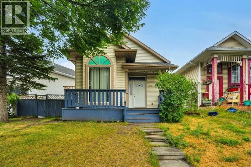 28 Martinridge Road Northeast, Calgary, Alberta, T3J3L4, Calgary, Alberta — photo 1 of 5