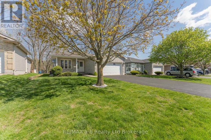 44 Beech Boulevard, Tillsonburg, Ontario, N4G5R8, Tillsonburg, Ontario — photo 1 of 5