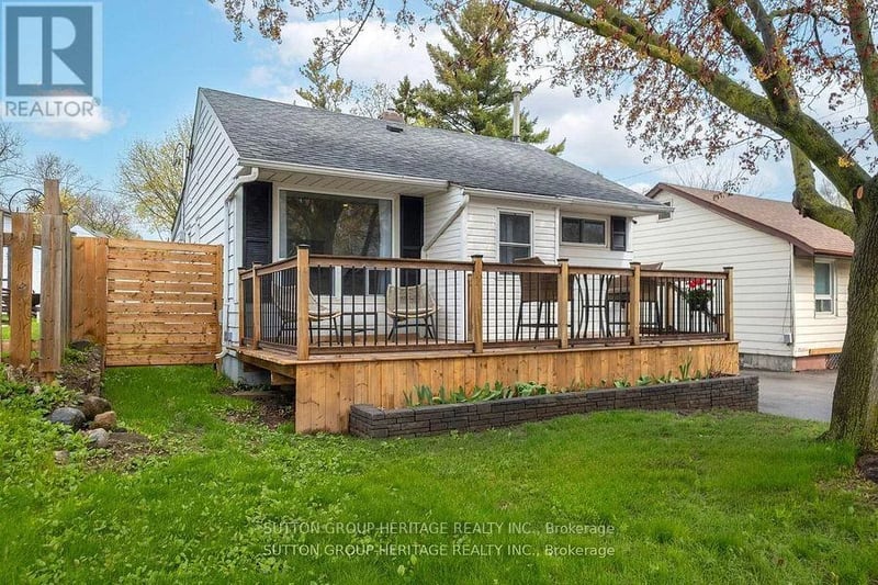 34 Maple Street, Ajax (Central), Ontario, L1S1V7, Ajax (Central), Ontario — photo 1 of 5