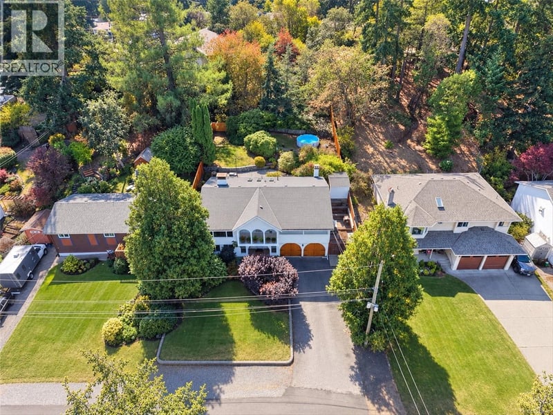 485 Carson Road, Colwood, British Columbia, V9C2C4, Colwood, British Columbia — photo 1 of 5