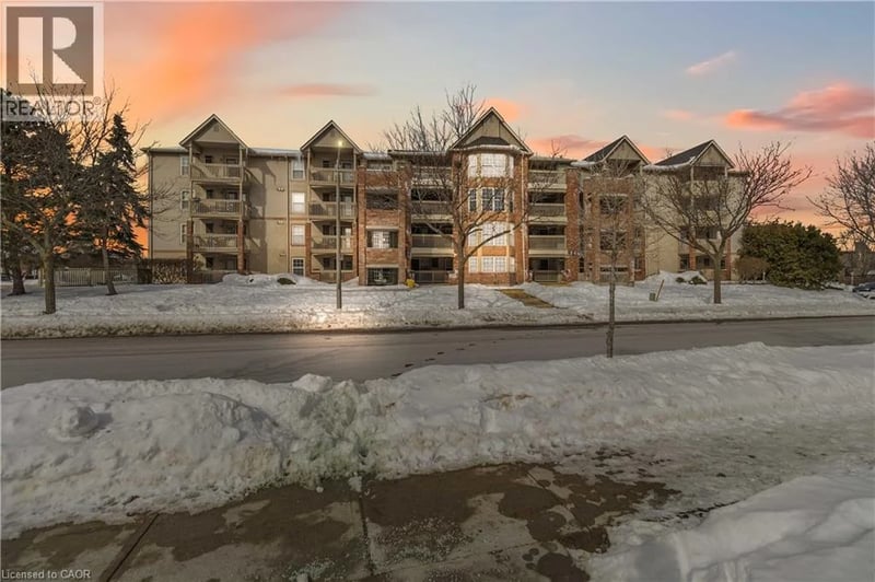 #110 4015 KILMER Drive, Burlington, Ontario, L7M4M4, Burlington, Ontario — photo 1 of 5