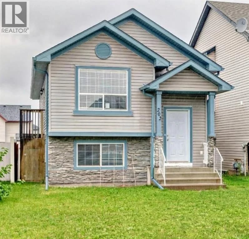 202 Saddlemead Green Northeast, Calgary, Alberta, T3J4M7, Calgary, Alberta — photo 1 of 5