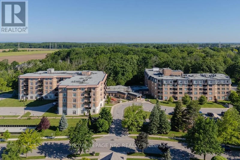 #220 8111 Forest Glen Drive, Niagara Falls (Mt. Carmel), Ontario, L2H2Y7, Niagara Falls (Mt. Carmel), Ontario — photo 1 of 5