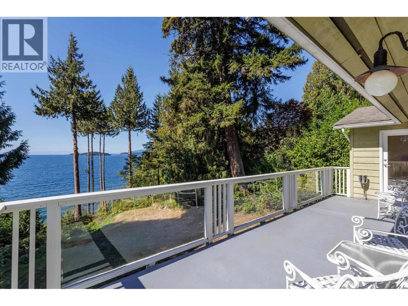 4947 SUNSHINE COAST Highway, Sechelt, British Columbia, V7Z0B6, Sechelt, British Columbia — photo 1 of 5
