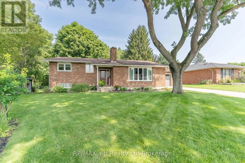 34 Glenridge Road, Tillsonburg, Ontario, N4G4J7, Tillsonburg, Ontario — photo 1 of 5