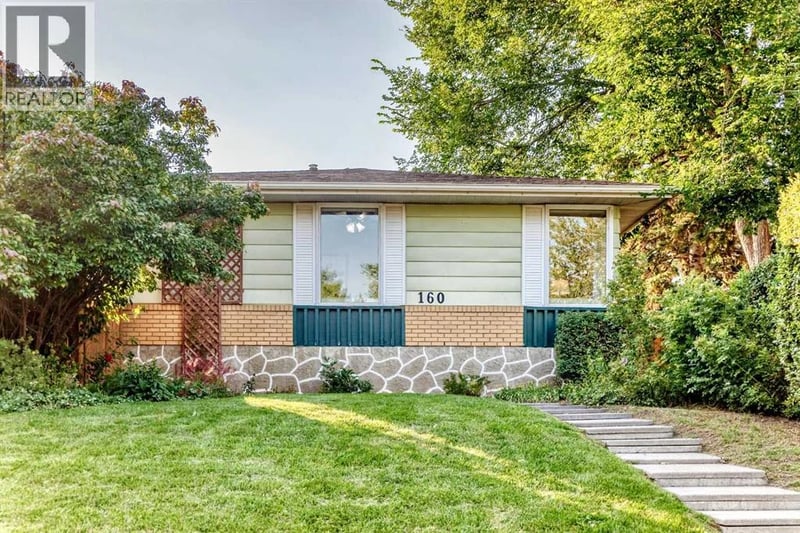 160 Dover Ridge Bay Southeast, Calgary, Alberta, T2B2B5, Calgary, Alberta — photo 1 of 5