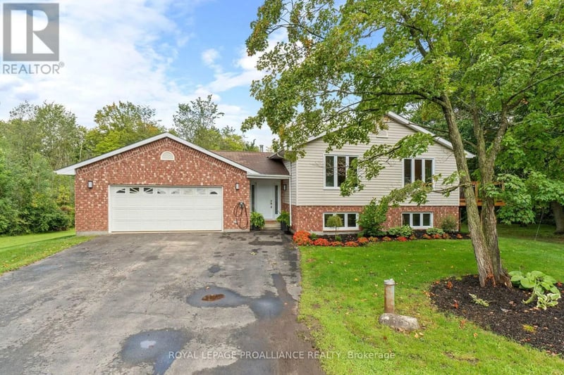 18 East Townline Road, Front of Yonge, Ontario, K0E1R0, Front of Yonge, Ontario — photo 1 of 5