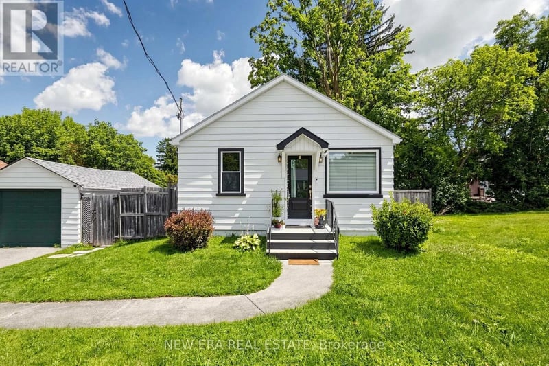 247 Muriel Street, Newmarket (Gorham-College Manor), Ontario, L3Y3N2, Newmarket (Gorham-College Manor), Ontario — photo 1 of 5