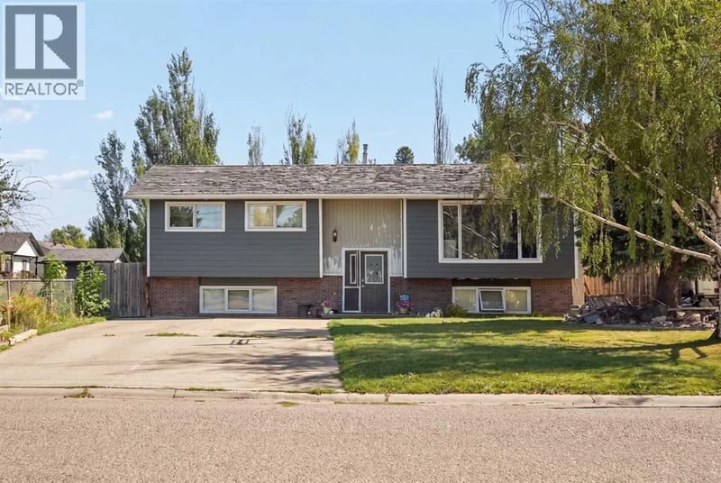 225 50 West, Raymond, Alberta, T0K2S0, Raymond, Alberta — photo 1 of 5