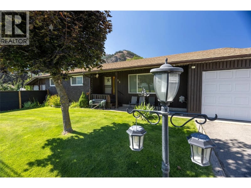 411 Gertrude Street, Midway, British Columbia, V0H1M0, Midway, British Columbia — photo 1 of 5