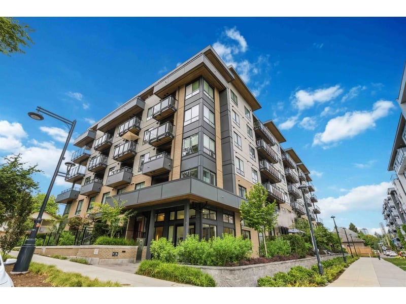 #403 13439 94A Avenue, Surrey, British Columbia, V3V0G9, Surrey, British Columbia — photo 1 of 5