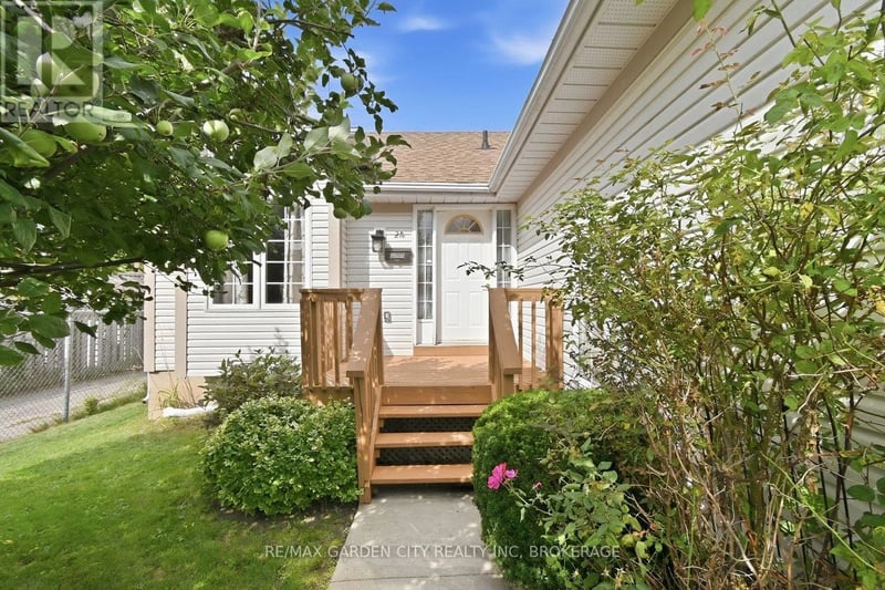 21 B Kelson Avenue North, Grimsby (Grimsby West), Ontario, L3M4C6, Grimsby (Grimsby West), Ontario — photo 1 of 5