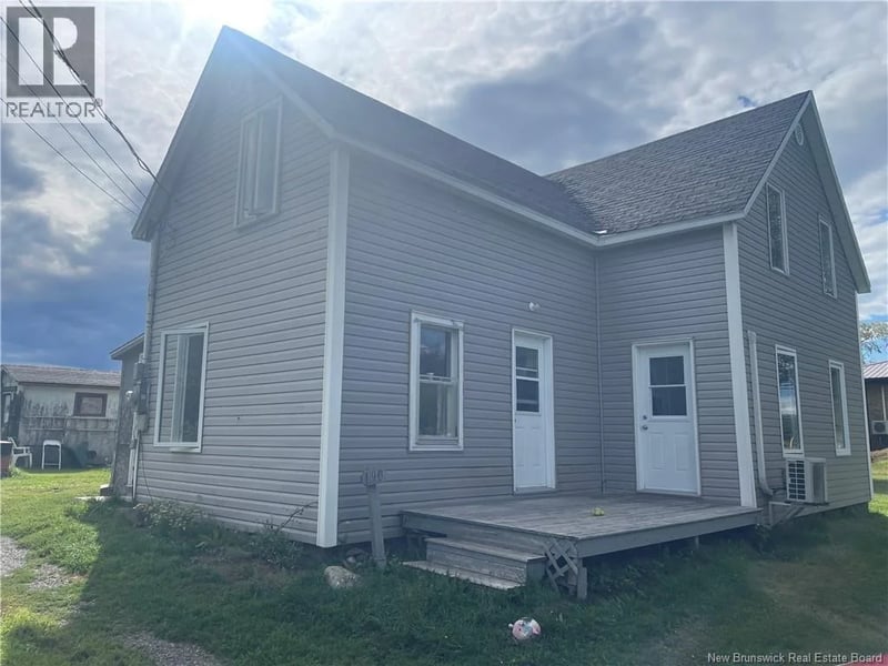 190 Rue Principale, Pointe-Verte, New Brunswick, E8J2W8, Pointe-Verte, New Brunswick — photo 1 of 5