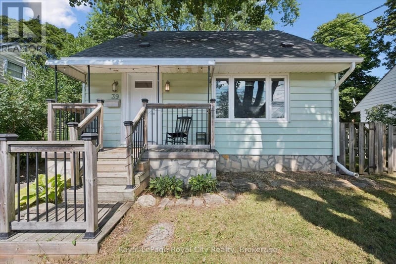 39 Ridgewood Avenue, Guelph (Junction/Onward Willow), Ontario, N1H6C3, Guelph (Junction/Onward Willow), Ontario — photo 1 of 5