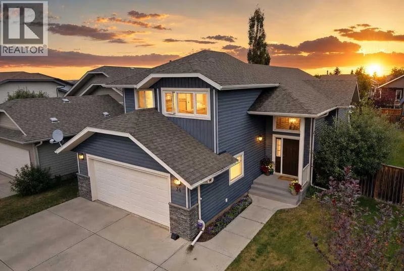 34 Bowman Circle, Sylvan Lake, Alberta, T4S0H9, Sylvan Lake, Alberta — photo 1 of 5