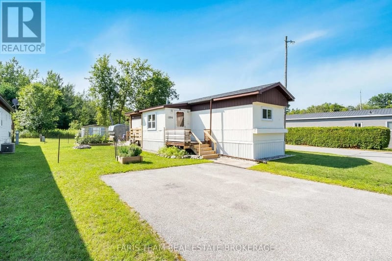 1295 Hilltop Road, Severn, Ontario, L3V0V1, Severn, Ontario — photo 1 of 5