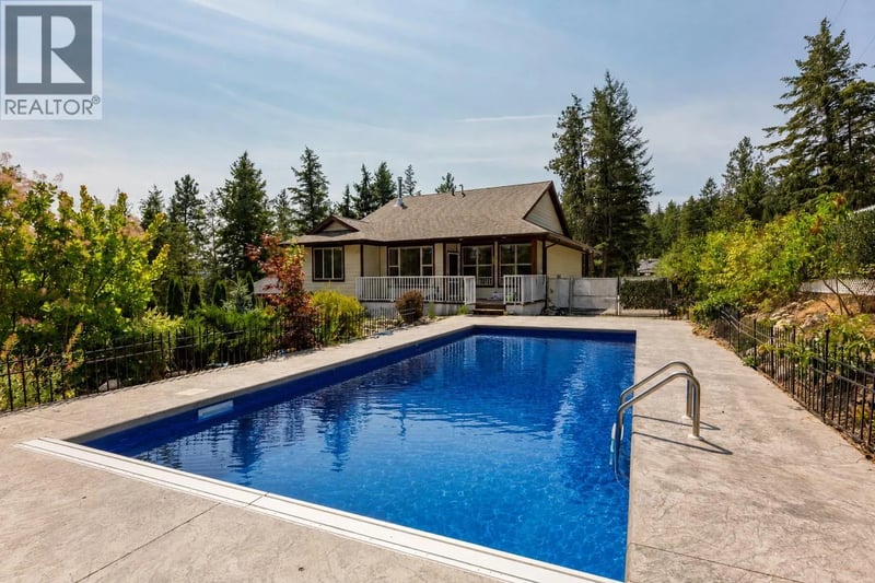 750 Firwood Road, Kelowna, British Columbia, V1Z3V5, Kelowna, British Columbia — photo 1 of 5