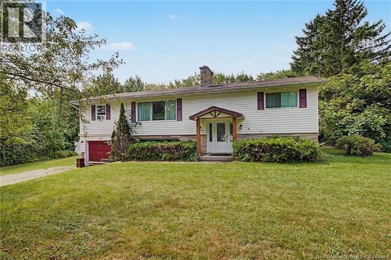 719 Glengarry Place, Fredericton, New Brunswick, E3B5Z8, Fredericton, New Brunswick — photo 1 of 5