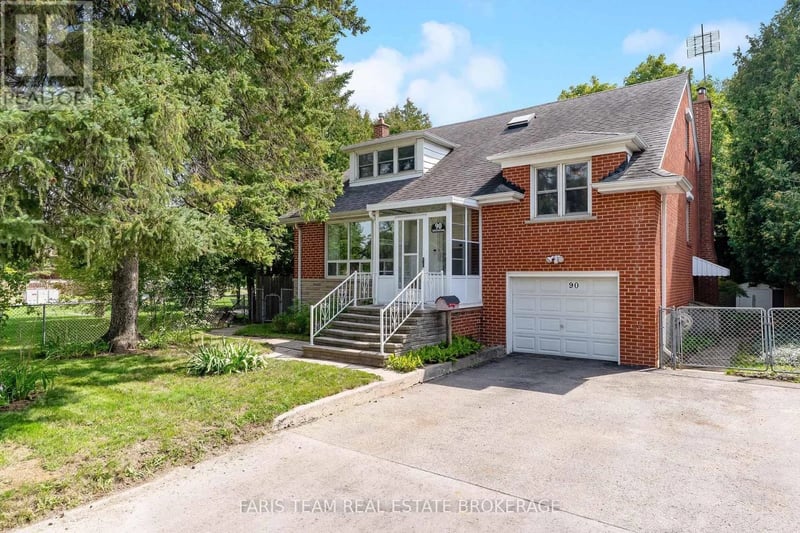 90 Bedford Park Avenue, Richmond Hill (Crosby), Ontario, L4C2N8, Richmond Hill (Crosby), Ontario — photo 1 of 5