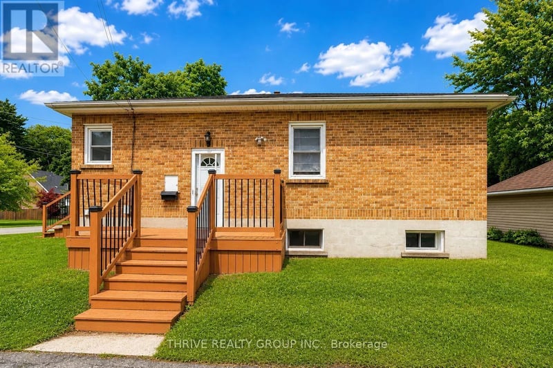 #Lower 159 Seawood Avenue, London South (South D), Ontario, N6J1G7, London South (South D), Ontario — photo 1 of 5