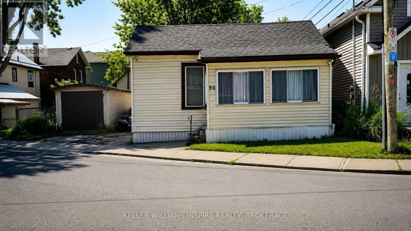 92 ELM Street, Kingston (East of Sir John A. Blvd), Ontario, K7K1N2, Kingston (East of Sir John A. Blvd), Ontario — photo 1 of 5