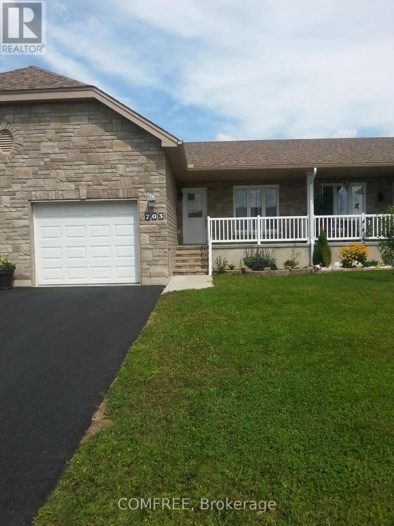 703 Aberdeen Street, Renfrew, Ontario, K7V0A3, Renfrew, Ontario — photo 1 of 5