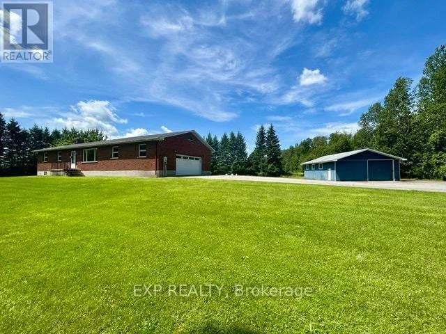9327 Cooper Hill Road, Ottawa, Ontario, K0A1V0, Ottawa, Ontario — photo 1 of 5