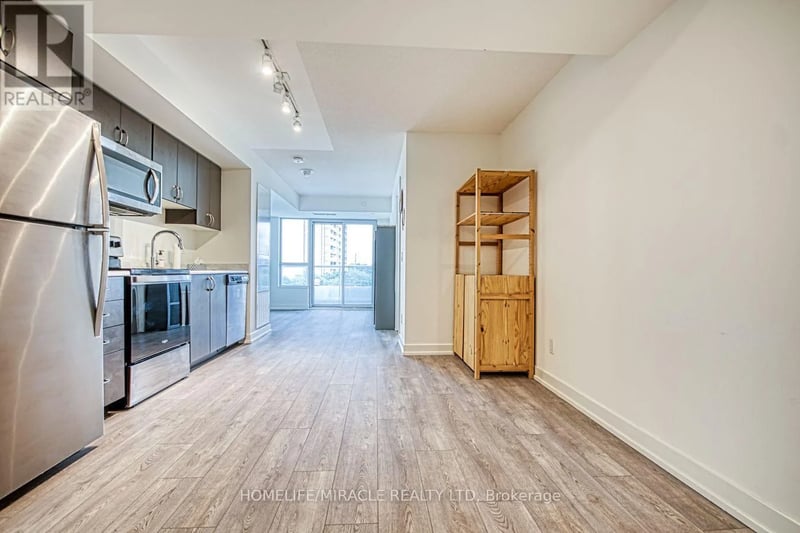 #402 10 Wilby Crescent, Toronto (Weston), Ontario, M9N1E6, Toronto (Weston), Ontario — photo 1 of 5