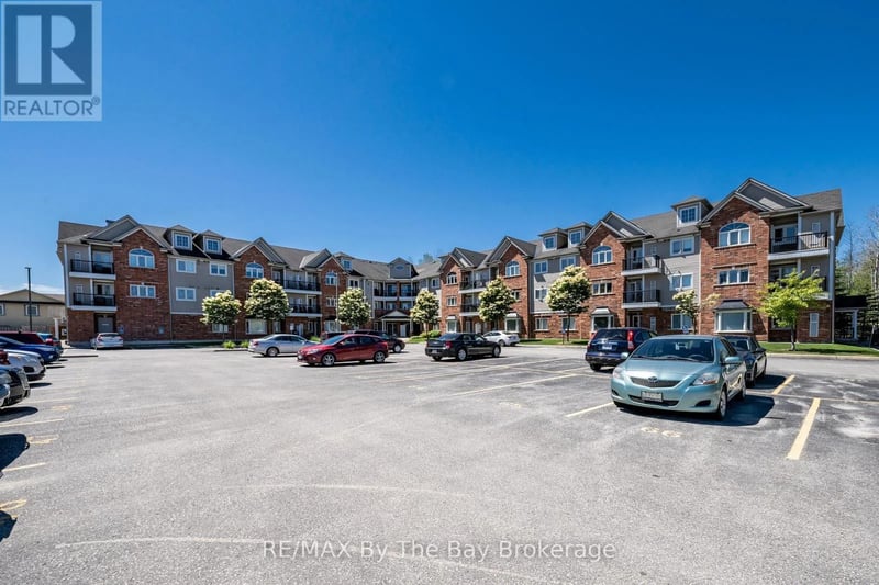 #202 16 Westbury Road, Wasaga Beach, Ontario, L9Z0B8, Wasaga Beach, Ontario — photo 1 of 5