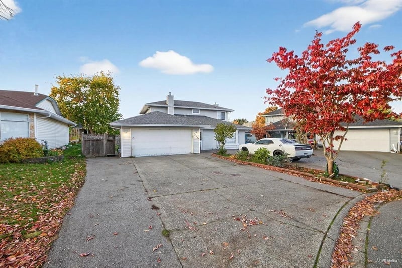 12079 84A Avenue, Surrey, British Columbia, V3W0S7, Surrey, British Columbia — photo 1 of 5