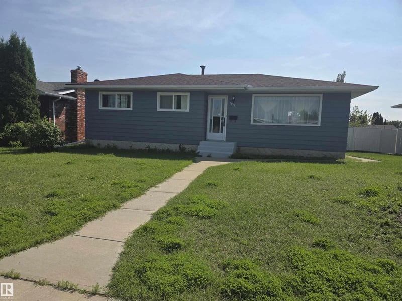7911 145 AV NW NW, Edmonton, Alberta, T5C2S8, Edmonton, Alberta — photo 1 of 5