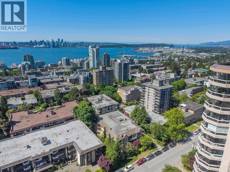 #102 123 6TH Street, North Vancouver, British Columbia, V7L1N9, North Vancouver, British Columbia — photo 1 of 5
