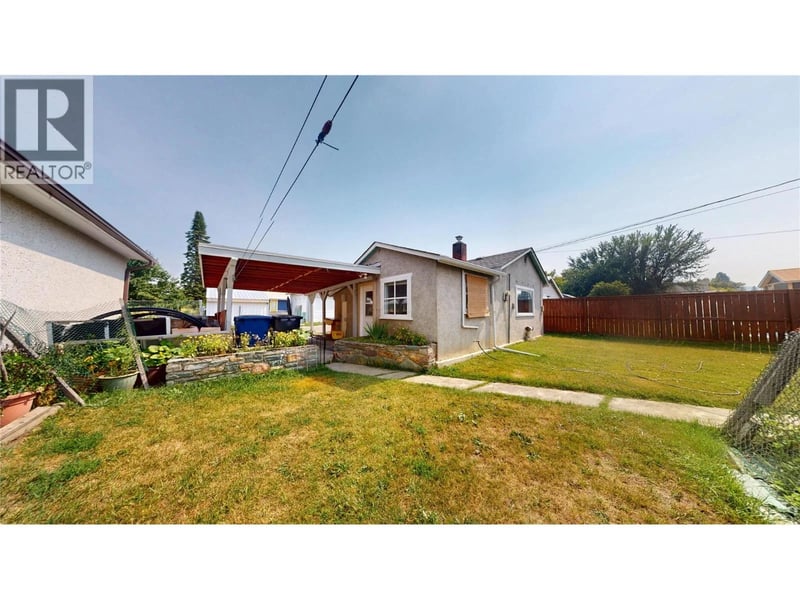 10 14th Avenue South, Cranbrook, British Columbia, V1C2W8, Cranbrook, British Columbia — photo 1 of 5